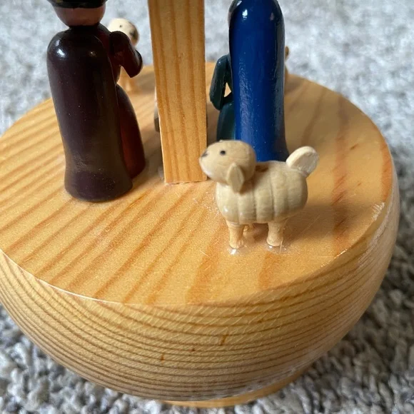 Vintage Nativity Music Box - Picture 6 of 8